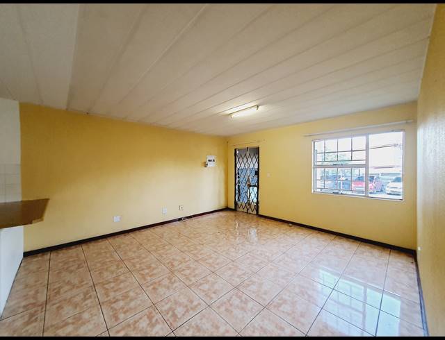2 BEDROOM APARTMENT TO LET IN VORNA VALLEY